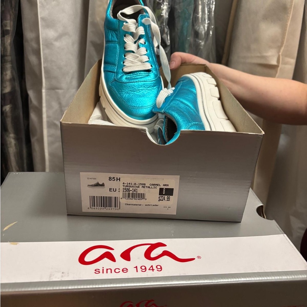 Ara Metallic Turquoise Low-Top Sneakers with White Laces